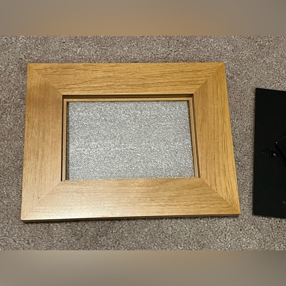 Friends wooden picture frame. Good used condition - Picture 5 of 5